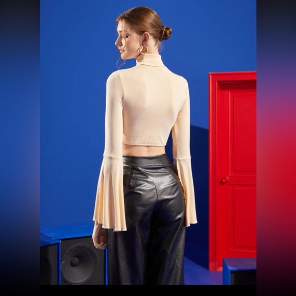 Heart cut out top ❤️ - Picture 2 of 3